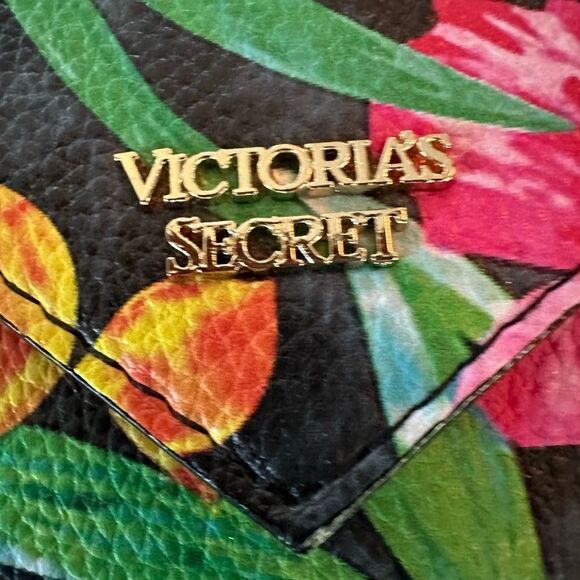 Victoria Secret Supermodel, Tropical cell phone wristlet. - Picture 2 of 6